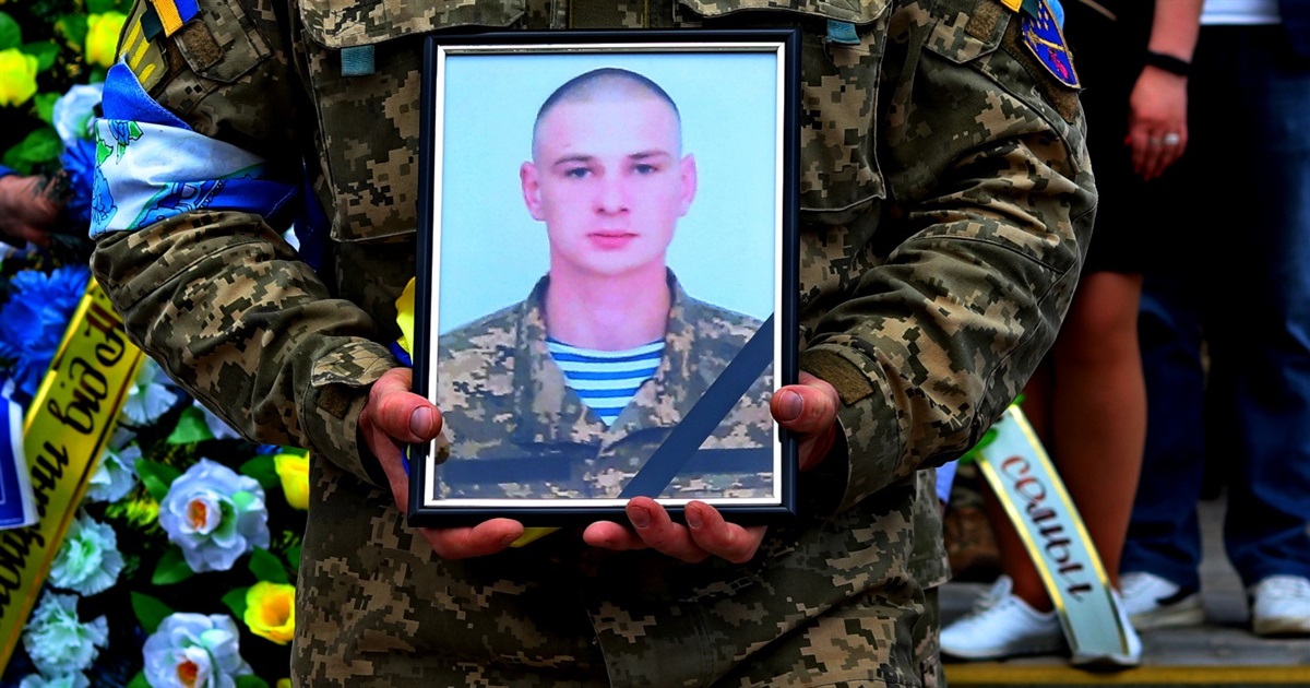 Нікополь простився із військовослужбовцем, захисником України Сергієм Білим