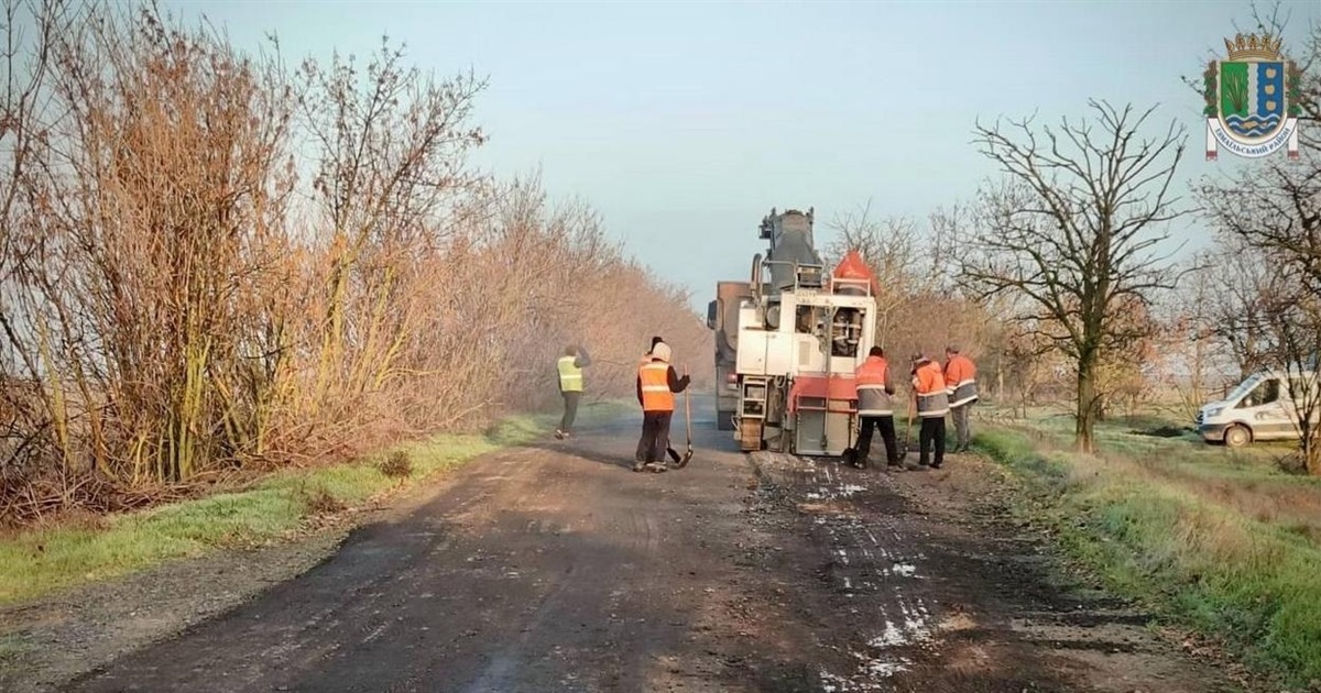 В Ізмаїльському районі ремонтують резервну дорогу міжнародної траси М-15