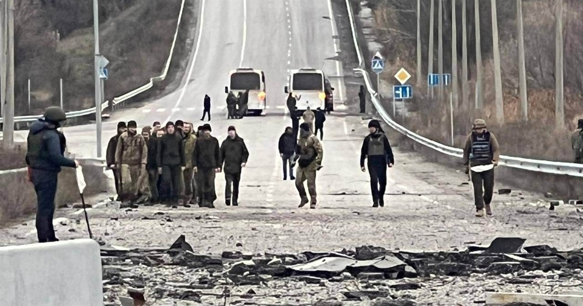 Наші вдома: з російського полону вдалось повернути 50 українських воїнів