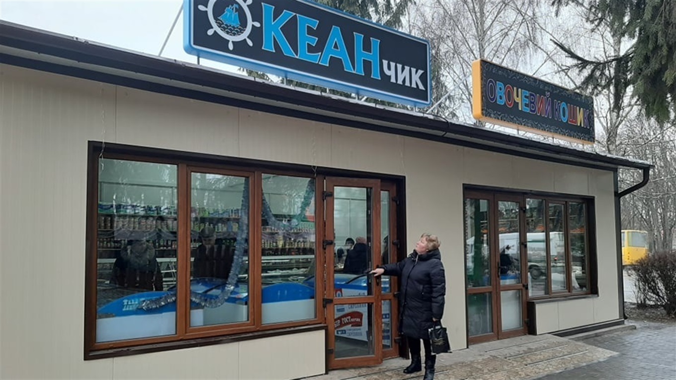 У Старокостянтинові відкрили перший рибний магазин: понад 30 видів мороженої риби та морепродуктів