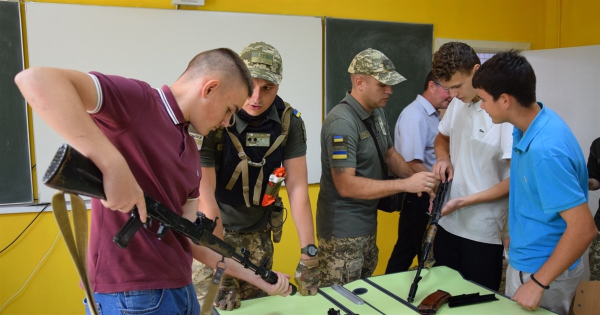 Школьники Измаильщины испытали себя в роли пограничных снайперов, аэроразведчиков и боевых медиков
