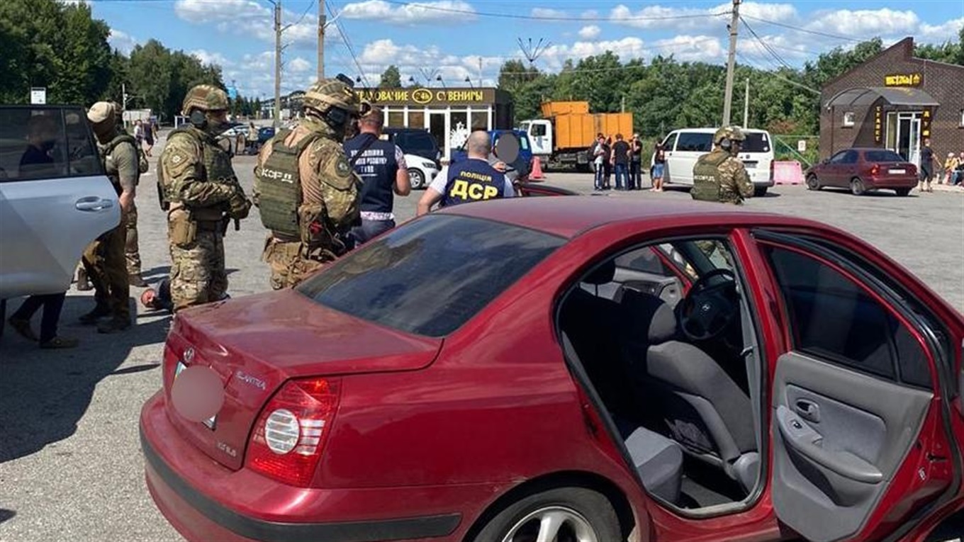 З'явилося відео з затримання зловмисників, які викрали чоловіка та вимагали за нього  викуп