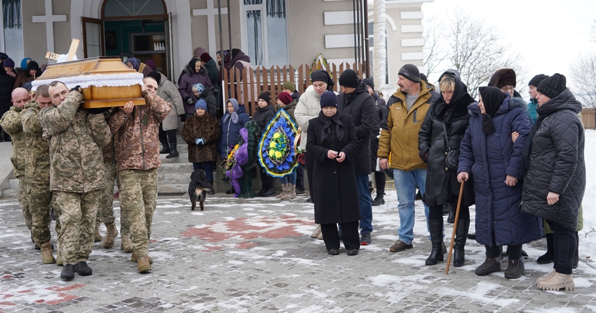 Перше прощання цієї зими. У Лісогірці провели в останню путь загиблого Героя Олександра Раднюка