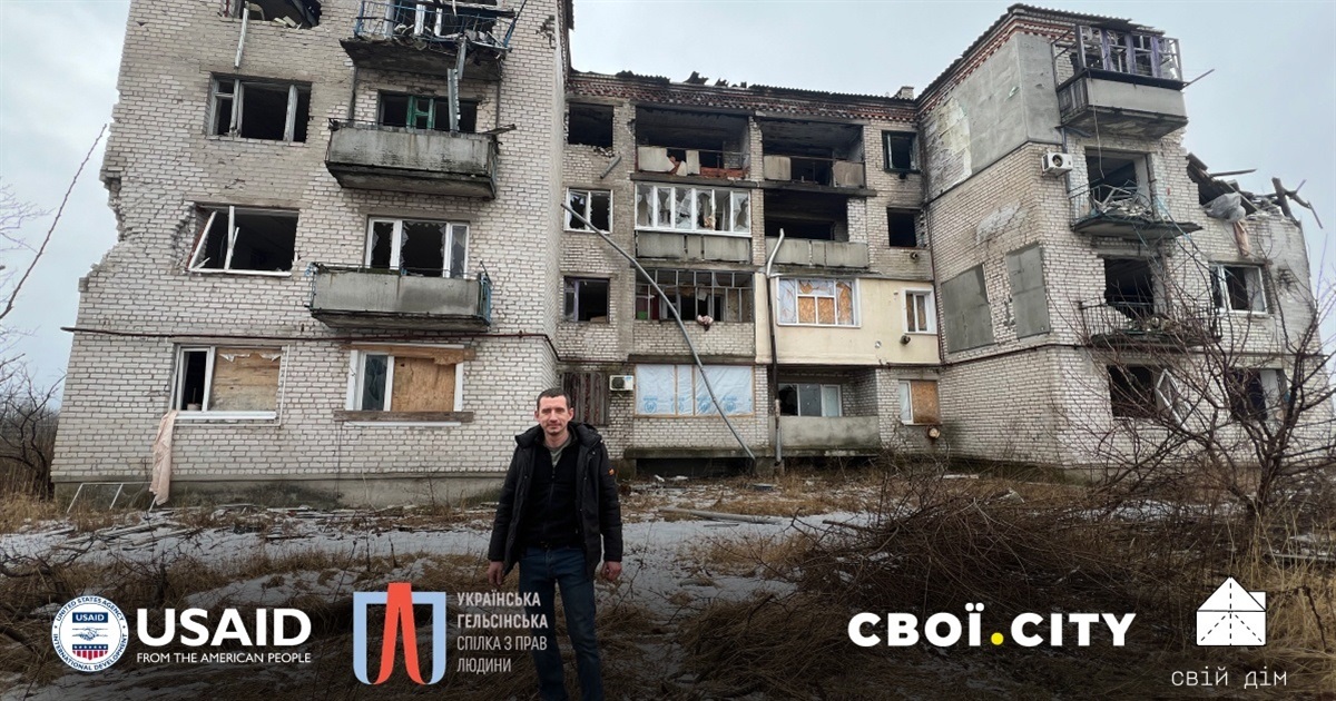 У цьому будинку в Лимані жили родини військових. Окупанти стріляли в нього прицільно з танку
