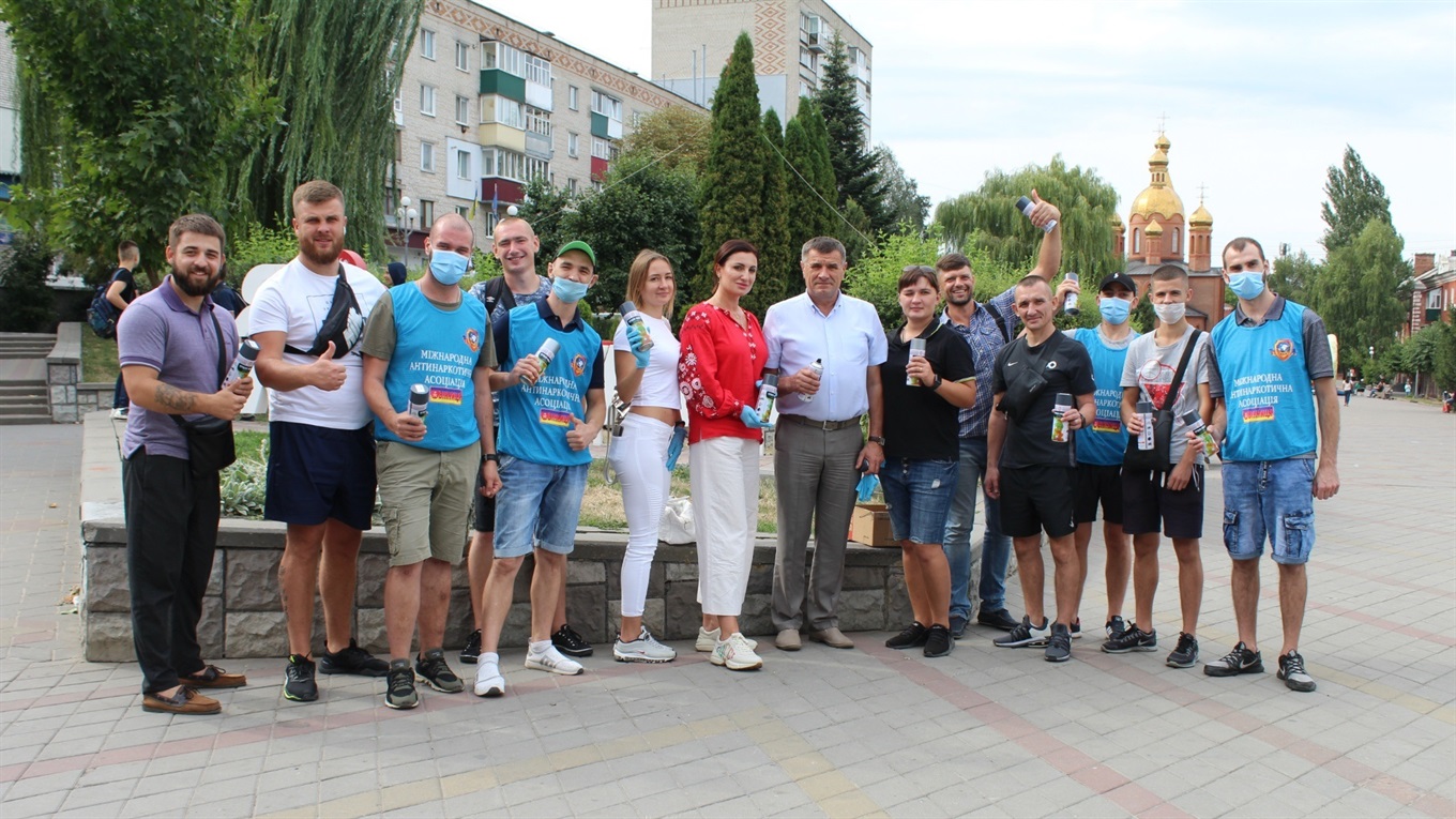Не дамо наркотикам шансу: у Жмеринці провели акцію із зафарбовування адрес продажу наркотиків