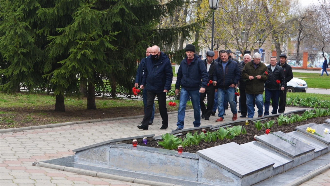 У Гадячі пам’ять чорнобильських героїв вшанували покладанням квітів