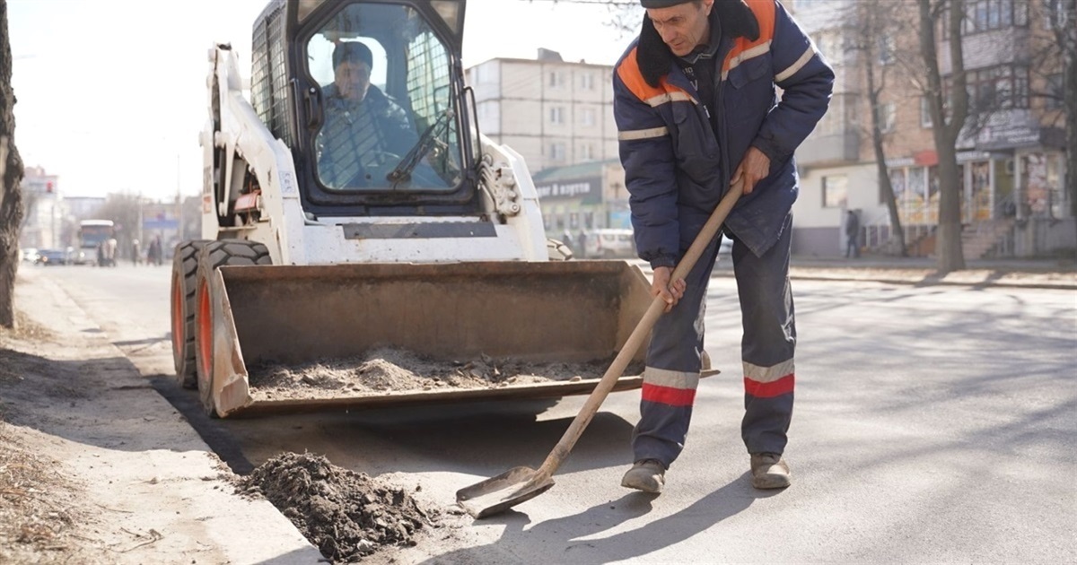 Графік прибирання та вивезення вуличного змету у Звягелі