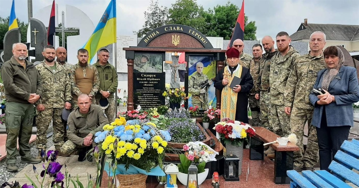 Батькове серце вчителя з Яблунева на Чортківщині – в розмітці долоні загиблого сина