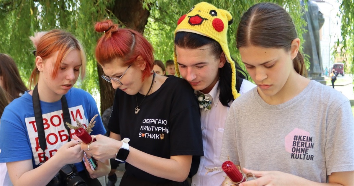 У Дрогобичі відбувся пікнік громадських ініціатив, де в’язали вузли та видрукували бюст Івана Франка