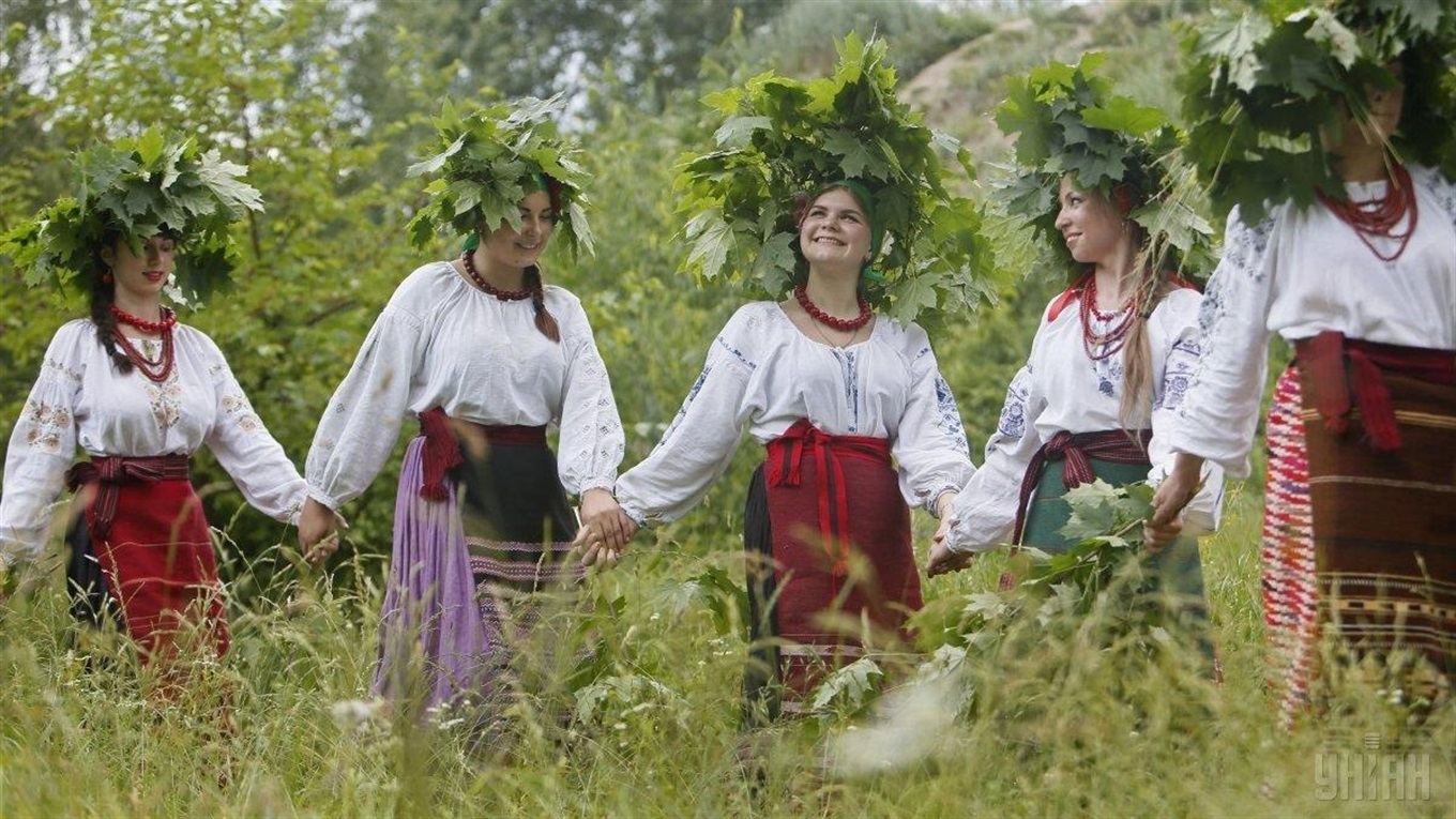 Із зеленими святами і Трійцею