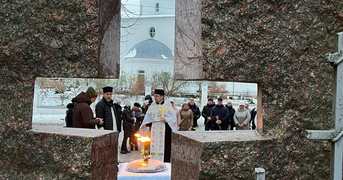 У Ніжині вшанували пам'ять жертв голодоморів