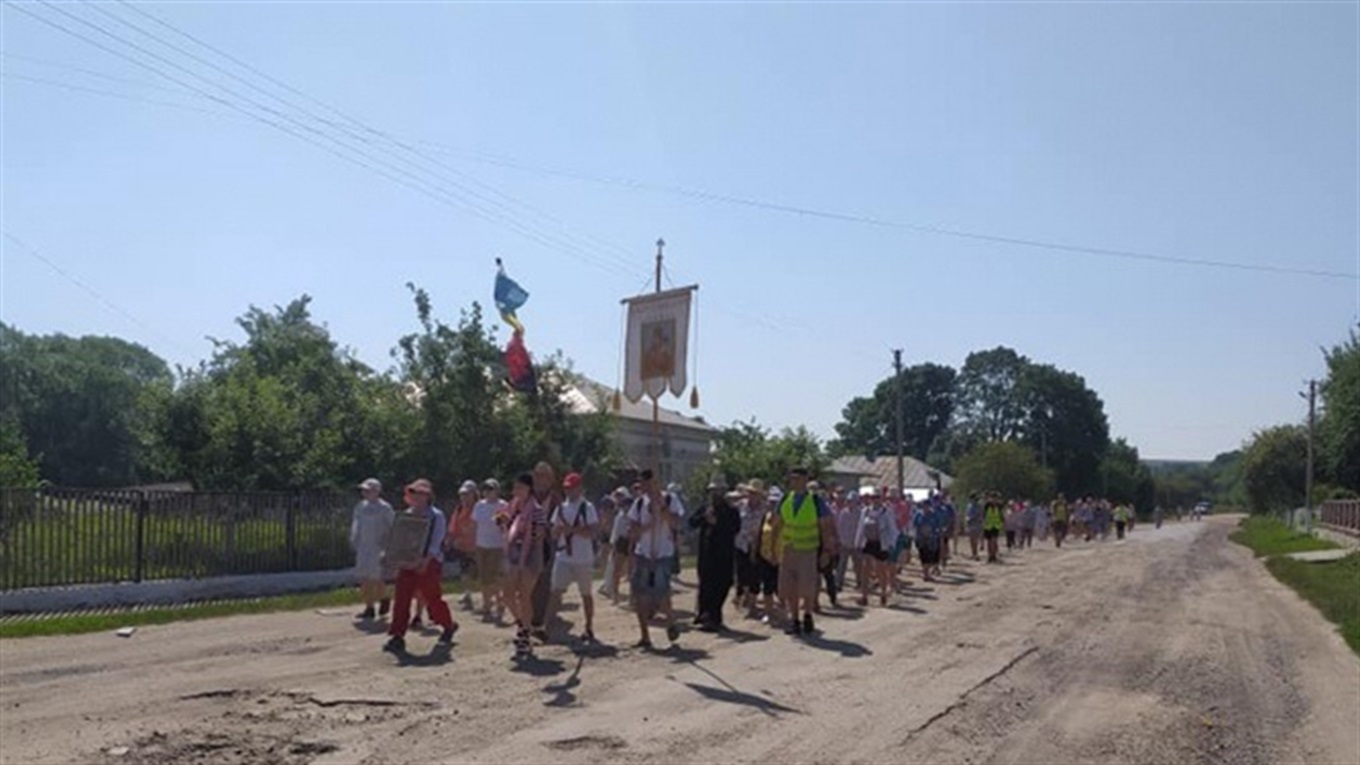 Проща до Зарваниці: 5 днів під палючим сонцем, втомлені, але щасливі, бо з вірою у серцях