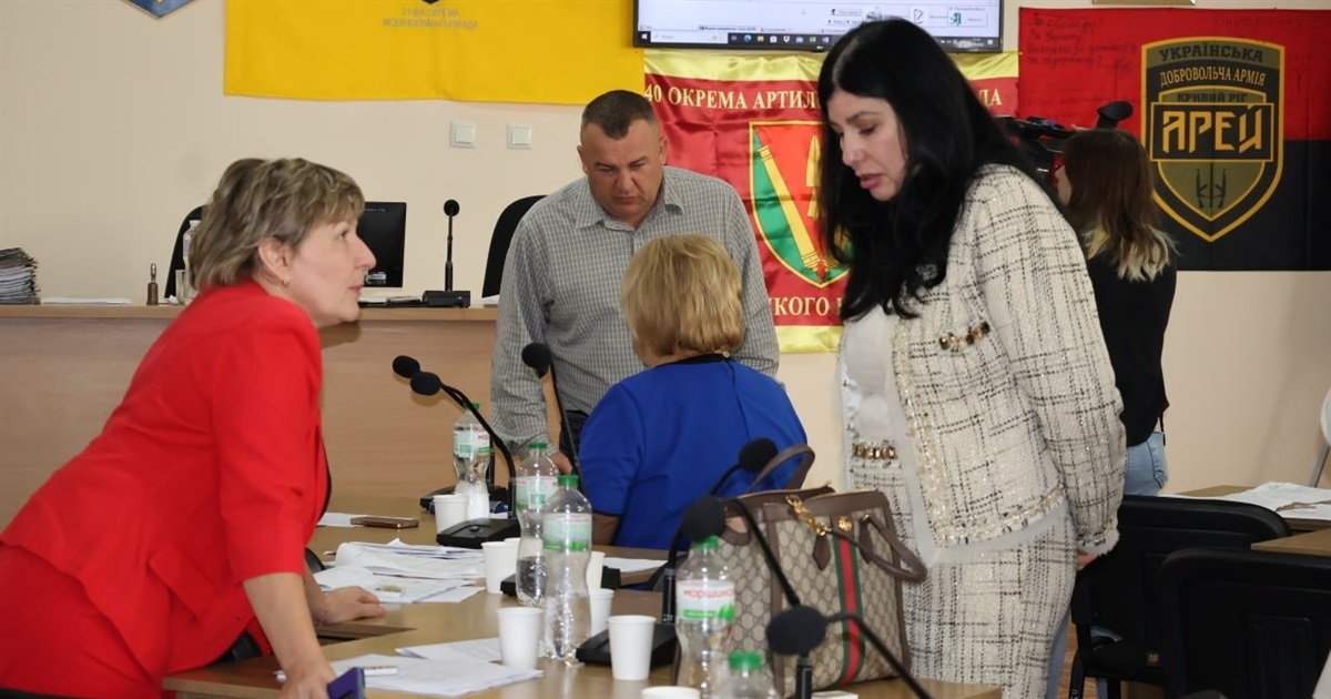 Влада чубиться, нарід страждає? 51 сесію Южноукраїнської міської ради розпочали, але не закінчили