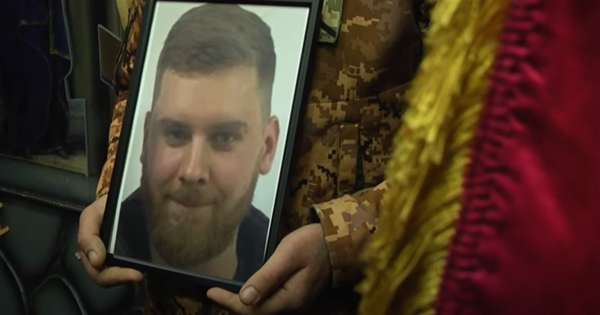У Хмельницькому простилися з загиблим воїном в Бердянська Максимом Александровим