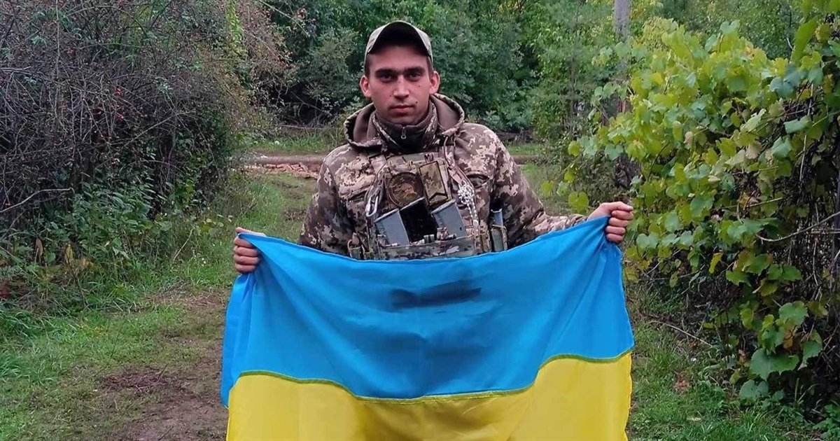 "Соколики" Переяславщини передають учням шкіл прапори України, дякуючи за віру в ЗСУ