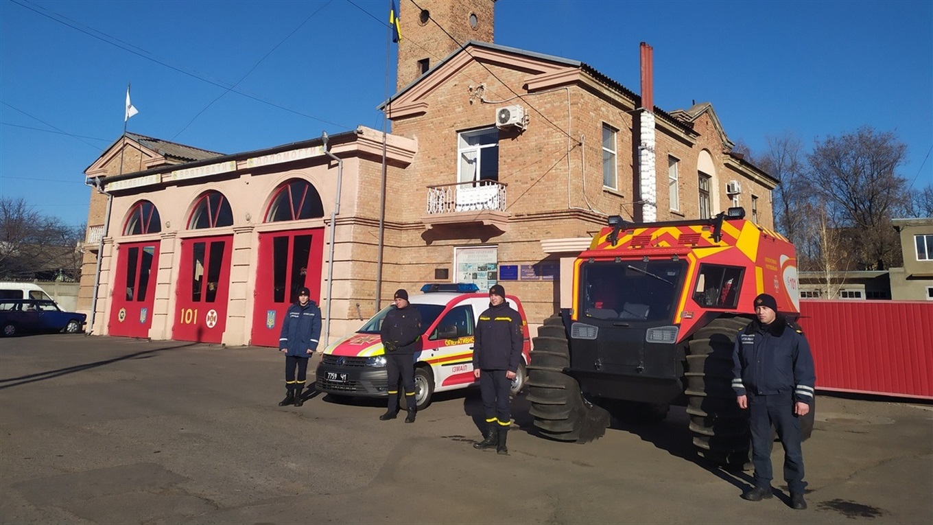 Снегоболотоход и универсальный спасательный автомобиль: в Измаил прибыла новая техника (видео)