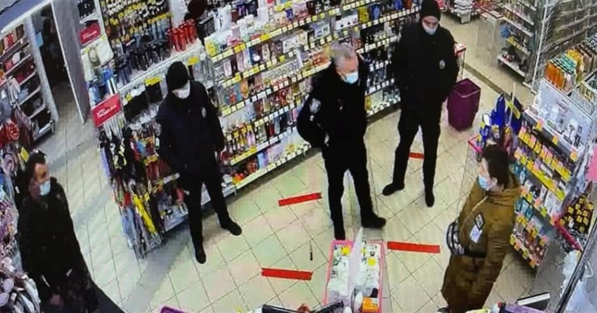 У Жмеринці озброєна ножем жінка напала на продавця магазину та вимагала гроші