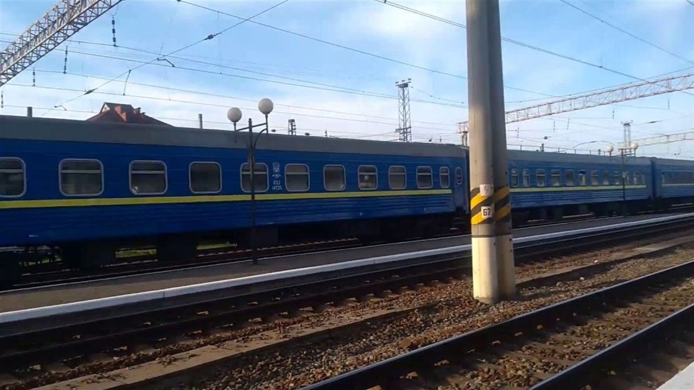 Укрзалізниця скасувала чотири зупинки, аби пришвидшити поїзд "Київ - Суми"