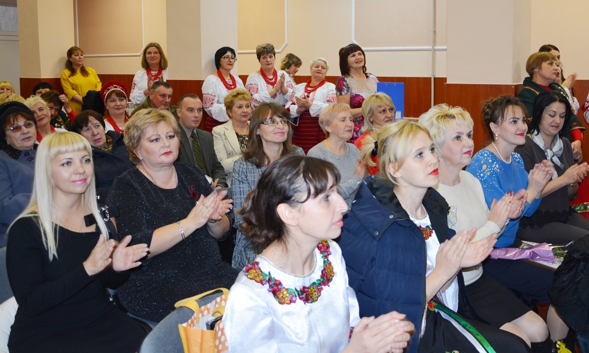 Поєднала творчість у дружньому колі району
