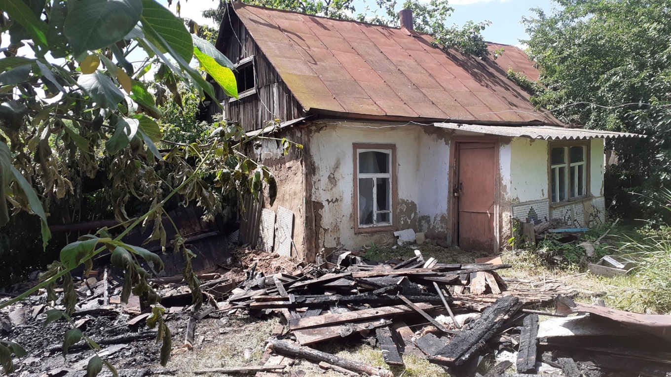 У Білопіллі горіла господарча споруда