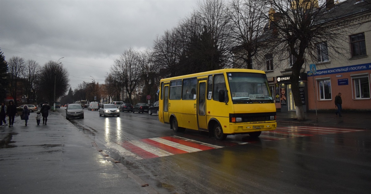 У Новограді підвищили плату за проїзд в автобусах майже вдвічі: деталі