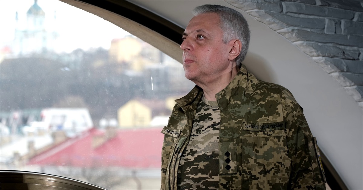 Цивільним не варто критикувати Сирського. Василь Савін про військове керівництво та клуби в Києві