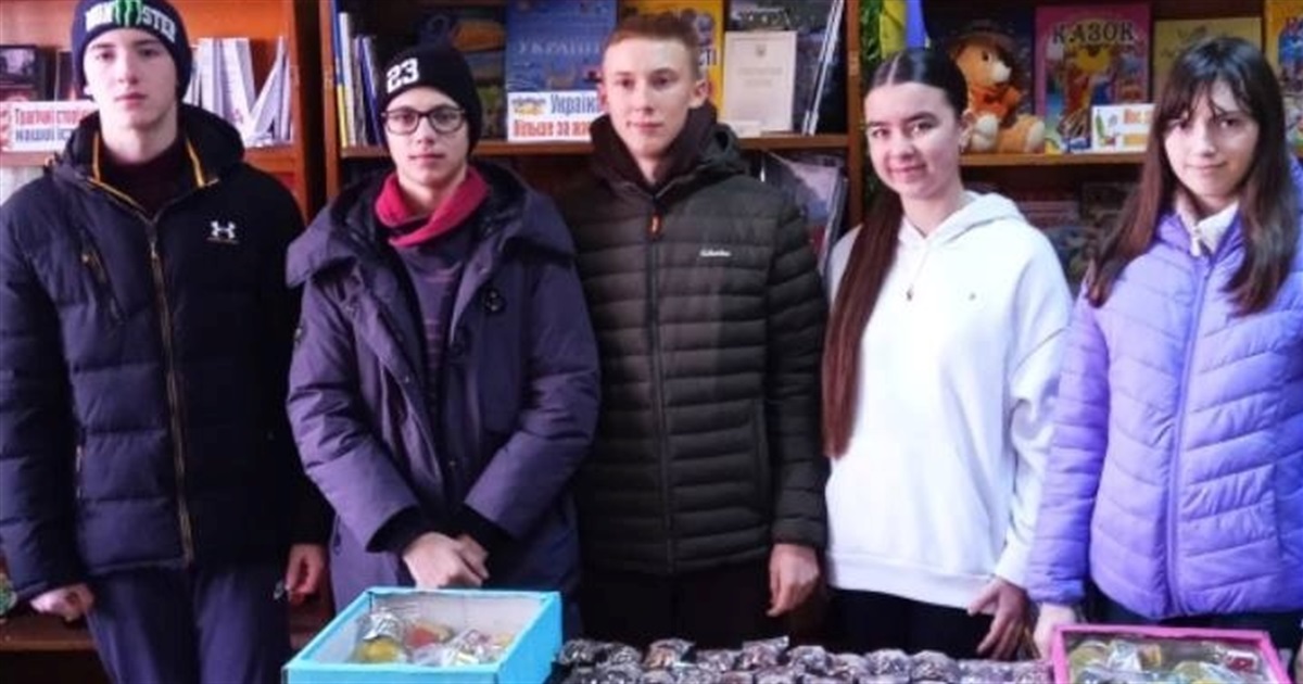 Новини воєнного часу. Допомога захисникам, перемоги юних техніків, свято для дітей, оргкомітет