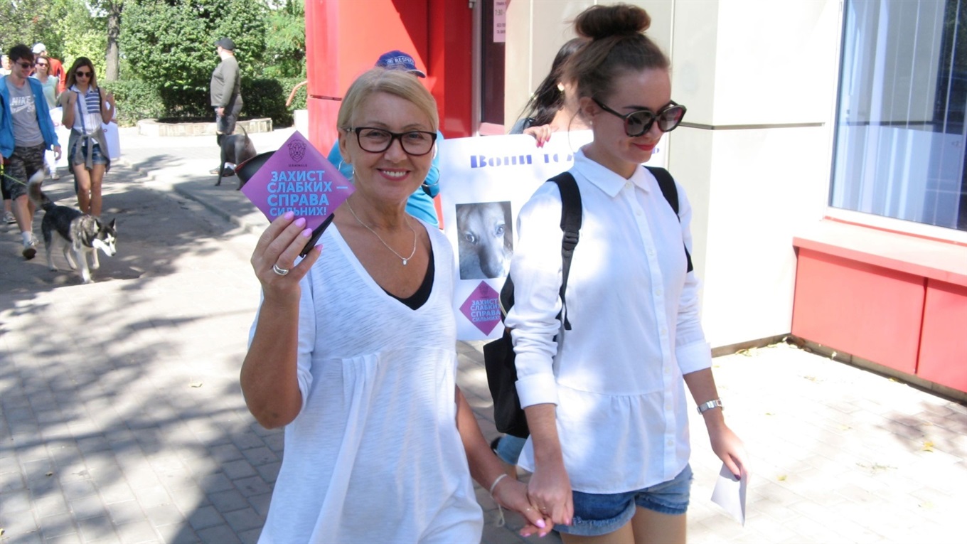 «Я жила на вулиці, де постійно відстрілювали собак». Хто вийшов на Марш за тварин у Сєвєродонецьку