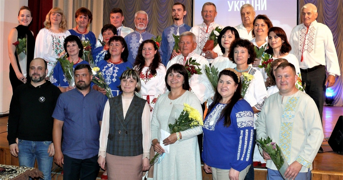 Білопільські та куянівські аматори сцени відзначали День Конституції та збирали кошти для ЗСУ