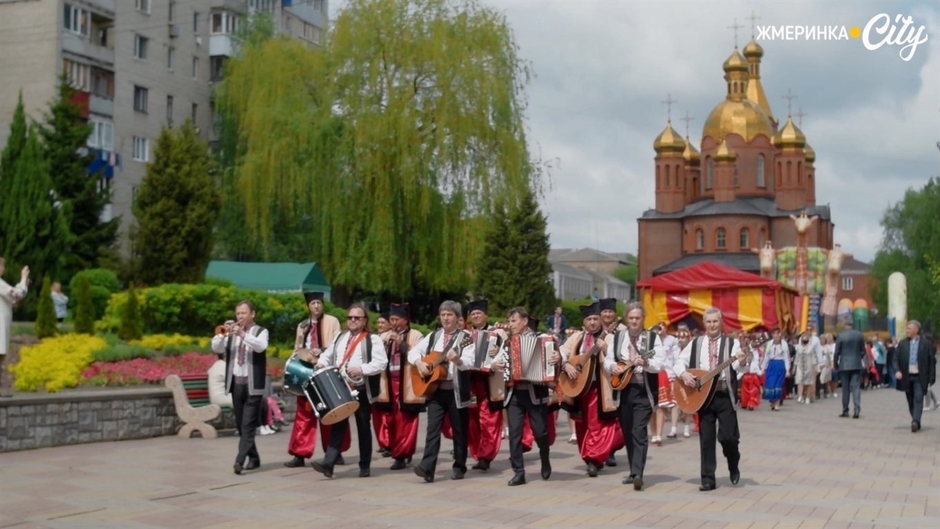 Як у Жмеринці відзначили День вишиванки: відео і фото