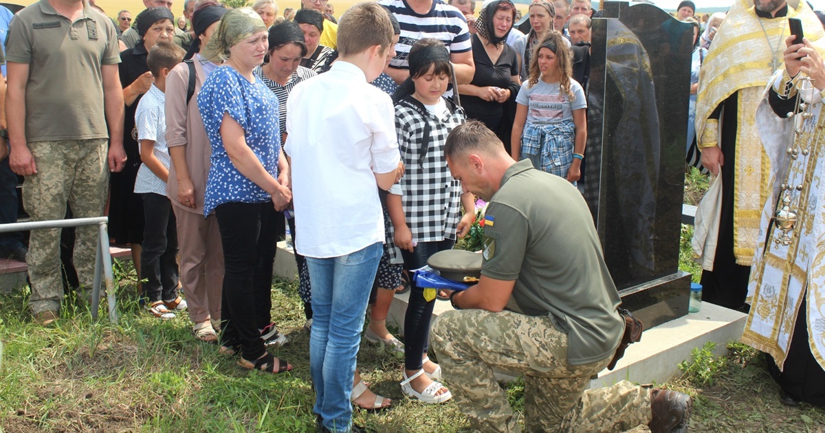 Він пішов захищати своїх дітей. У Лісоводах попрощалися із полеглим Героєм Іваном Назаровим