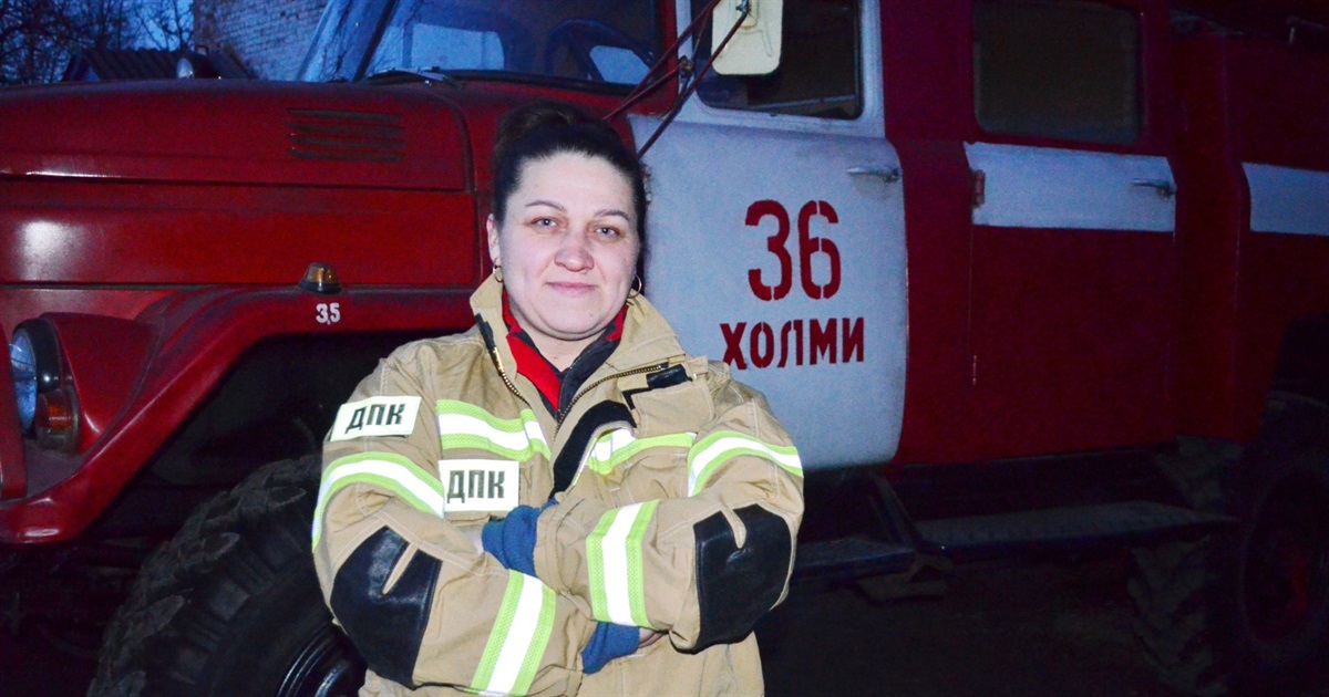 Жінка-вогнеборка. У Холмах водійкою місцевої пожежної охорони працює 35-річна Вероніка Ворона