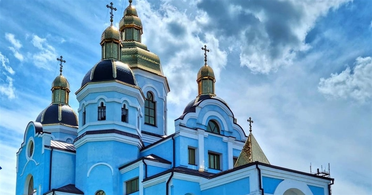 Розклад богослужінь на Страсний тиждень та Великдень у Михайлівському соборі ПЦУ у Звягелі