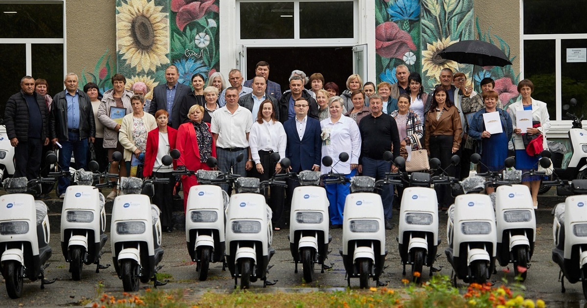 Соцпрацівникам Звягельського району передали у користування близько 20 електроскутерів