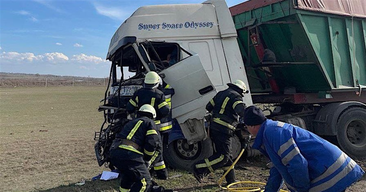 Очередная авария в Сафьянах: водителя вырезали из кабины