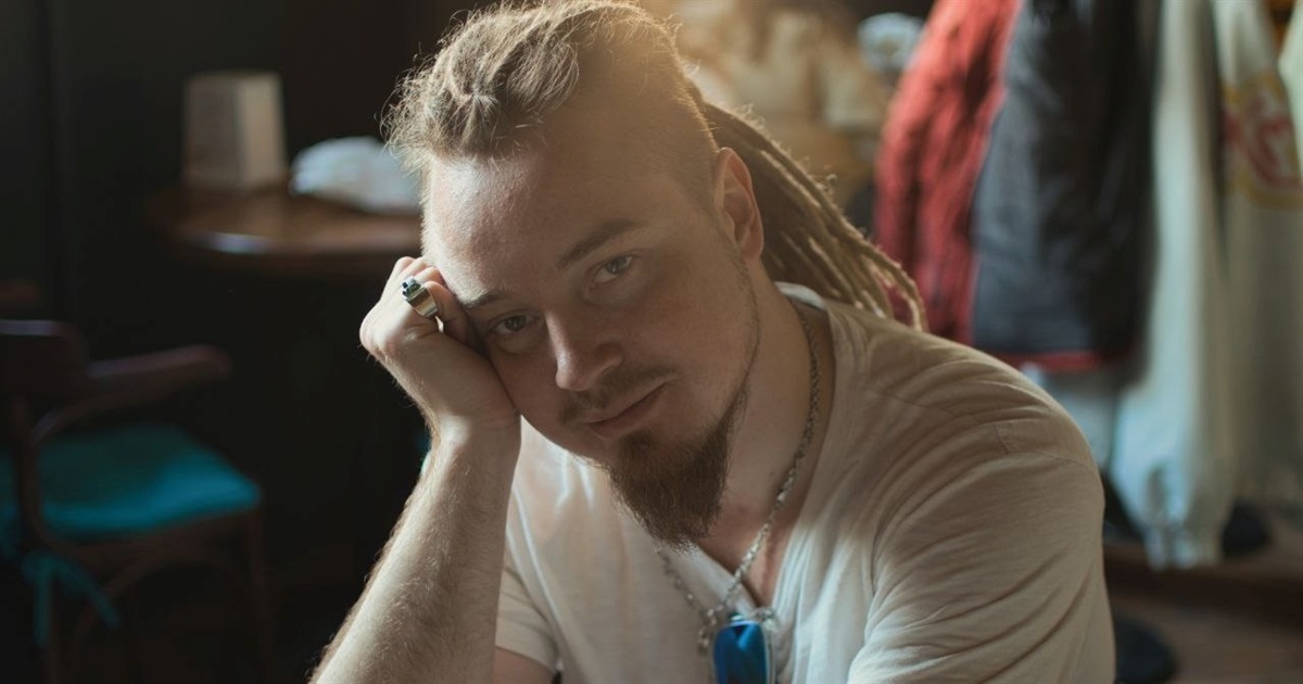 Колишній журналіст зі Звягеля Данило Завгородній монтує серіали для "2+2" і вивчився на кінорежисера