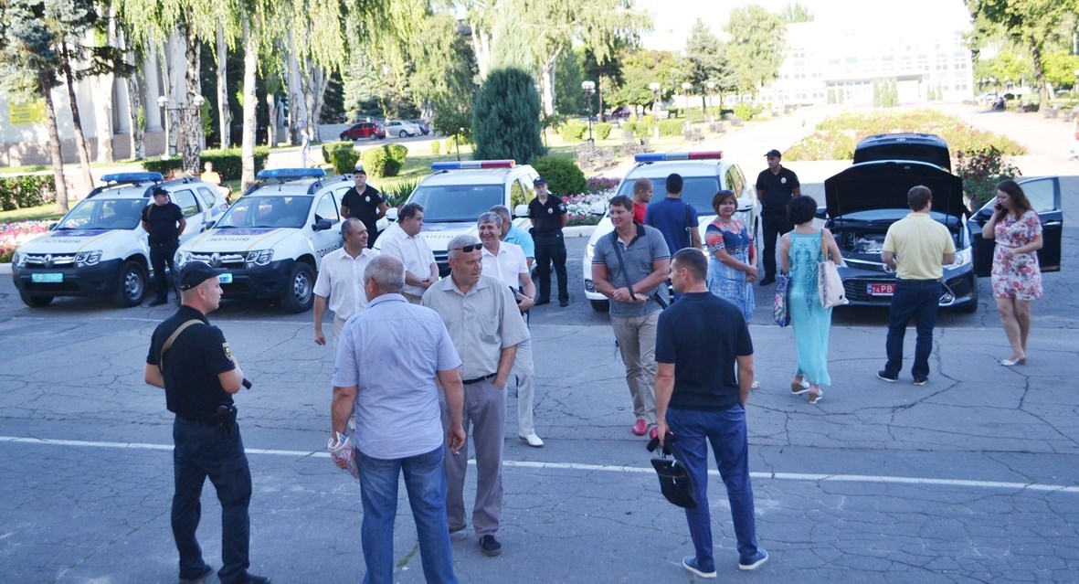 Поліцейські представили депутатам Покровська новий парк автомобілів