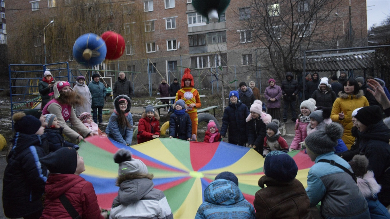 Шостий рік поспіль Костянтин Сілецький організовує новорічні свята для юних жмеринчан