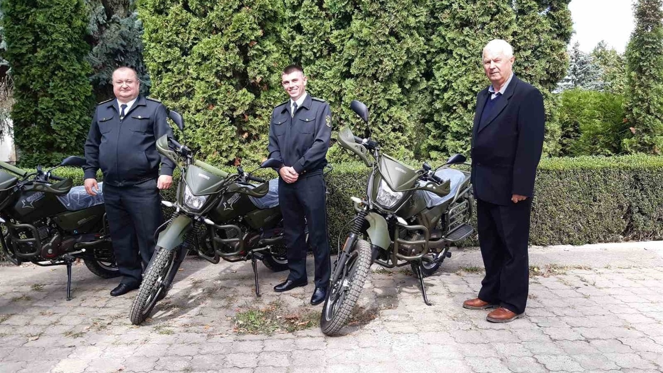До Дня працівників лісу Рафалівський держлісгосп своїм працівникам подарував мотоцикли