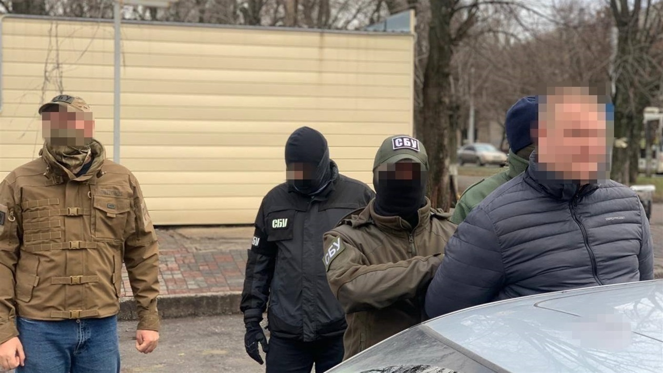 Следователя полиции разоблачили при получении взятки 