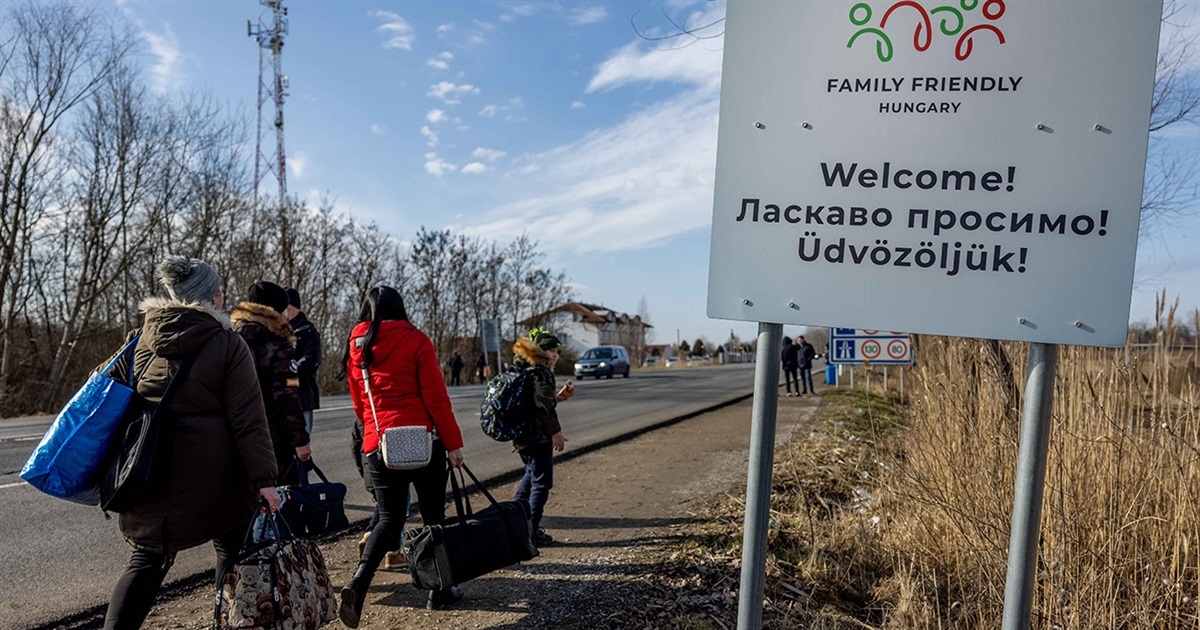 Як виїхати за кордон під час війни: які документи потрібні та кого пропускають. Детальне роз'яснення