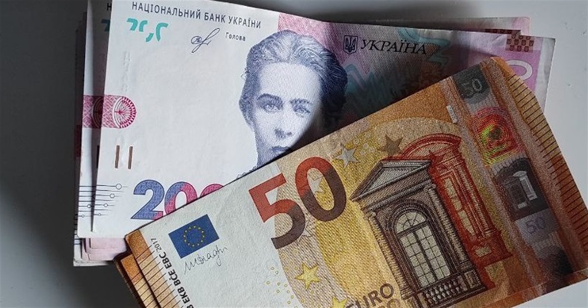 Які податки в Україні повинні сплатити українські біженці, що знаходяться закордоном