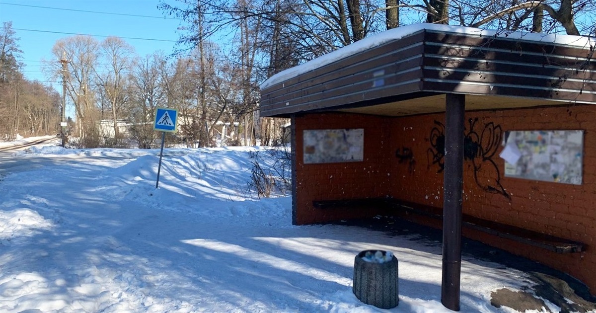Таксист погрожував людям на автобусній зупинці "автоматом" через відмову їхати з ним