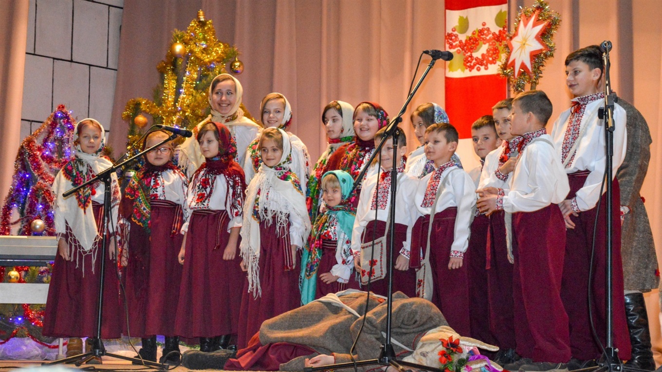 Різдвяний зорепад: як Степань колядував і щедрував на гучному фестивалі