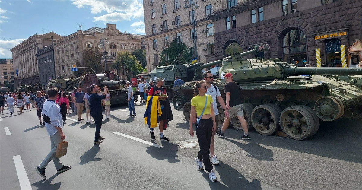 Хрещатик перекрили для "підняття духу"