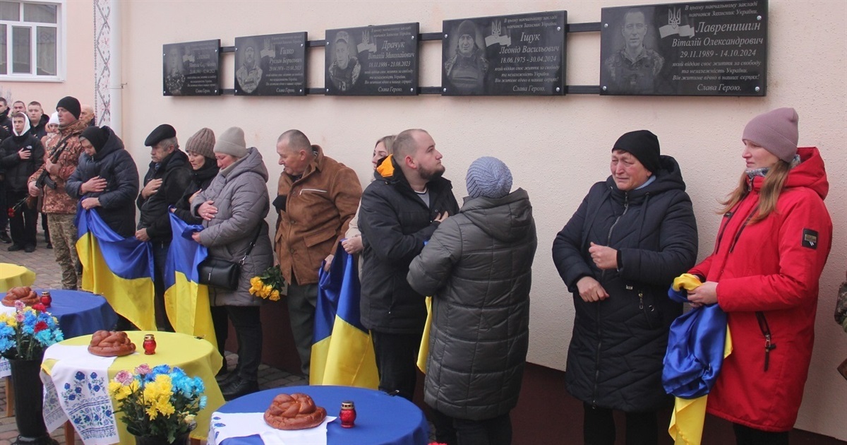 «Русік, тримай небо!»: у Черепашинцях встановили пам’ятні дошки на честь загиблих земляків