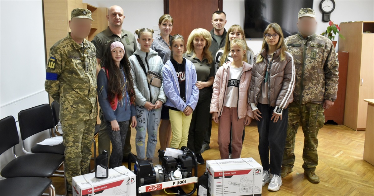 Генератор і бензопили для військових придбали юні жмеринчанки з мікрорайону «Сектор»