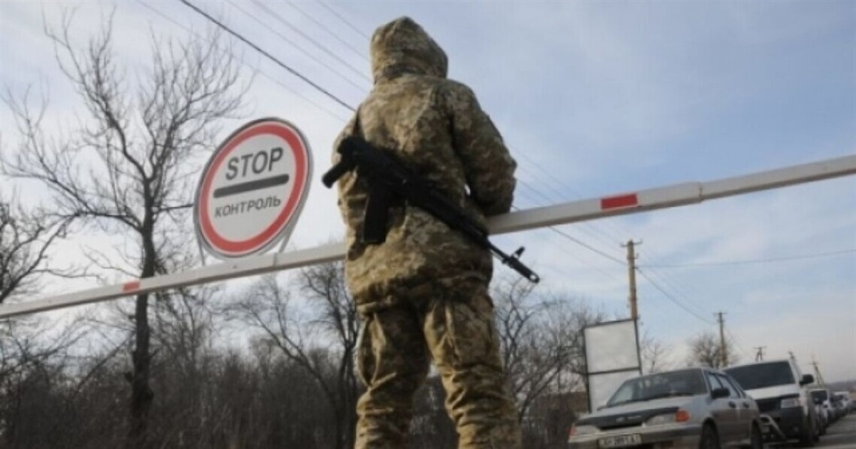 Поліцейські Буковини нагадують жителям краю, як слід поводити себе на блокпостах