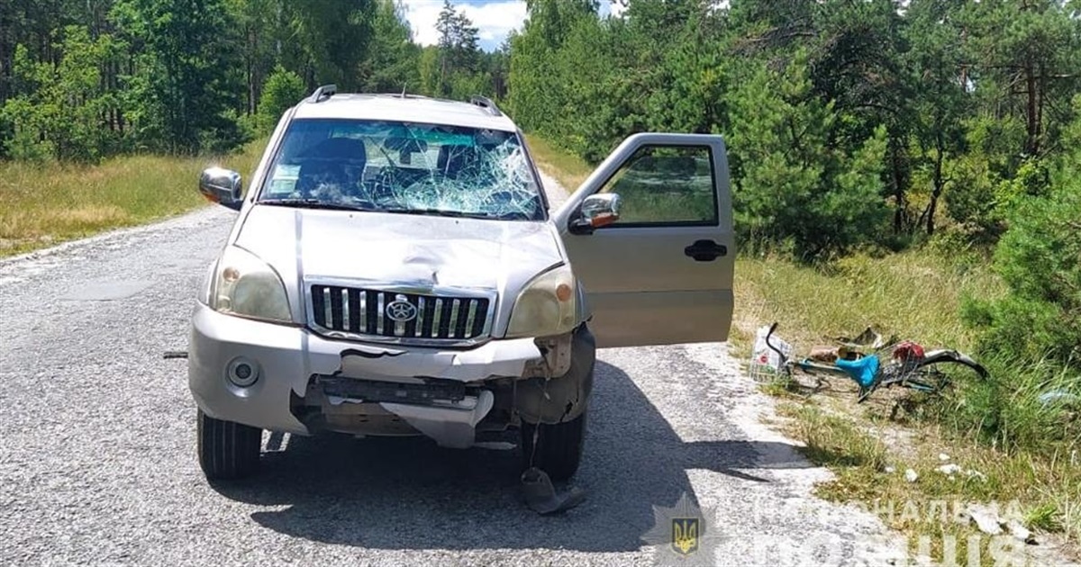 Позашляховик наїхав на велосипедистку: жінка в реанімації