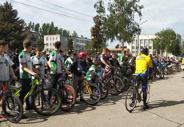 На велопарад безпеки у Покровську зібралась молодь